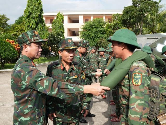 Có thể huy động trực thăng, xe lội nước ứng phó bão Kalmaegi - Ảnh 4.