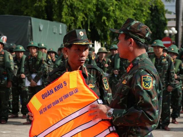 Gia Lai hỗ trợ tiền cho người dân di dời tránh bão Kalmaegi- Ảnh 3. Gia Lai hỗ trợ tiền cho người dân di dời tránh bão Kalmaegi- Ảnh 3.