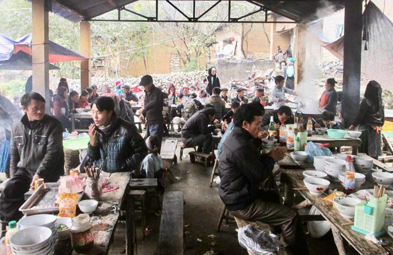 Độc đáo chợ lùi Sà Phìn giữa cao nguyên đá- Ảnh 4. Độc đáo chợ lùi Sà Phìn giữa cao nguyên đá- Ảnh 4.