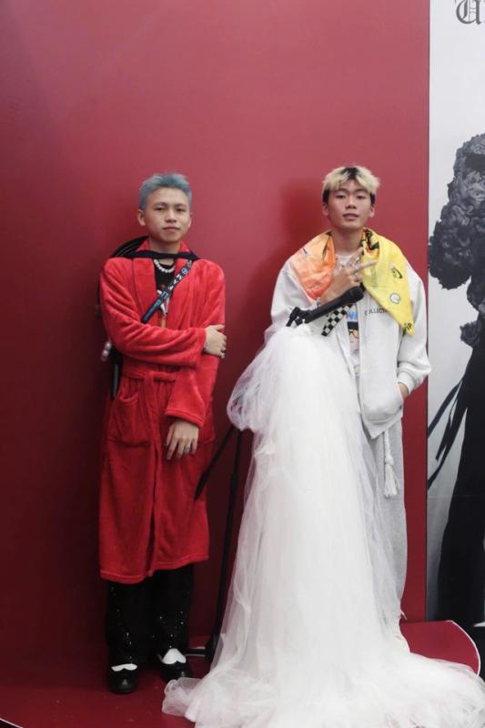 Fan mặc áo cưới, chạy như marathon vào show của G-Dragon - Ảnh 4.