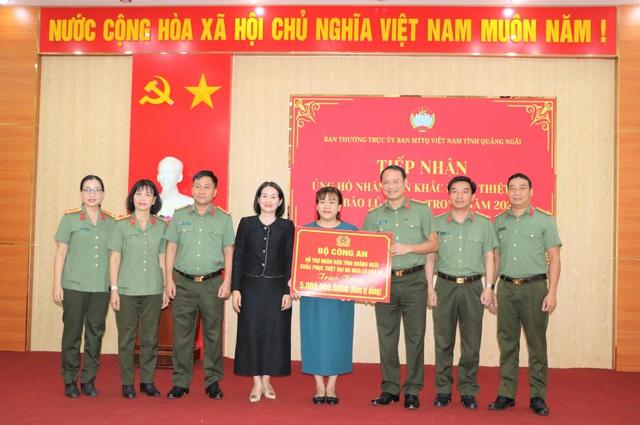 Bộ Công an hỗ trợ Quảng Ngãi 5 tỉ đồng khắc phục hậu quả bão số 13- Ảnh 1.