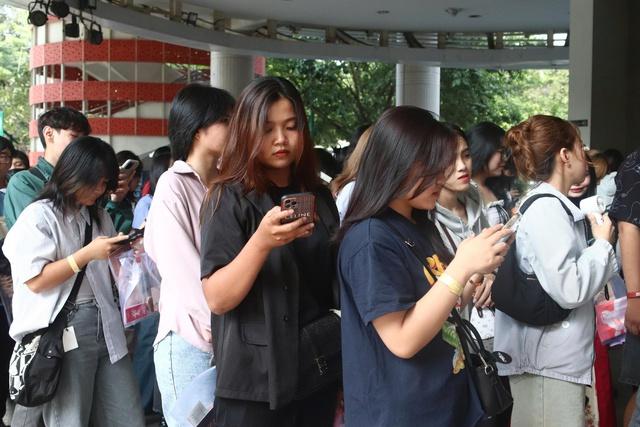 Han Sara dành 8 năm để chứng minh là ca sĩ Việt - Ảnh 1. Han Sara dành 8 năm để chứng minh là ca sĩ Việt - Ảnh 1.