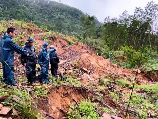 Phát hiện hàng loạt vết nứt, một xã phải di dời hơn 200 người- Ảnh 1. Phát hiện hàng loạt vết nứt, một xã phải di dời hơn 200 người- Ảnh 1.