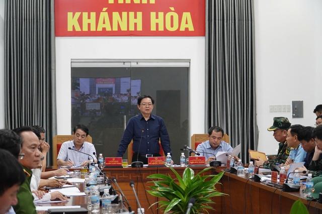 Bằng mọi giá phải tiếp cận cứu dân rốn ngập lụt Khánh Hòa trong đêm- Ảnh 1. Bằng mọi giá phải tiếp cận cứu dân rốn ngập lụt Khánh Hòa trong đêm- Ảnh 1.