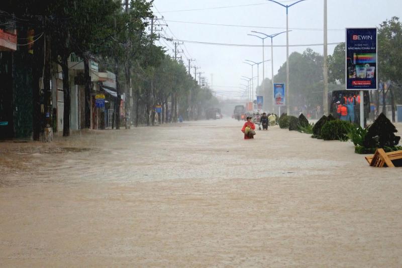 Khánh Hòa bác tin đồn vỡ đập 3 hồ chứa, lũ sông Dinh vẫn còn- Ảnh 1. Khánh Hòa bác tin đồn vỡ đập 3 hồ chứa, lũ sông Dinh vẫn còn- Ảnh 1.