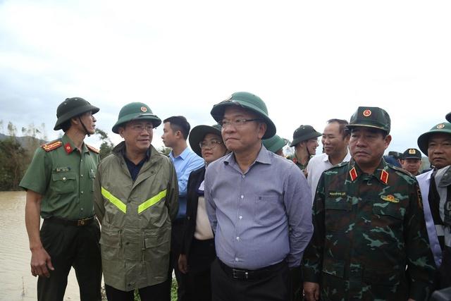 Cả đời chưa từng thấy lũ dữ, bật khóc nhận cứu trợ ở Gia Lai- Ảnh 5.