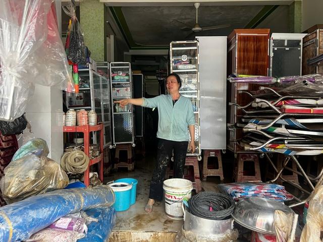 Người dân Tây Hòa (Phú Yên cũ) khóc nghẹn sau lũ dữ: 'Chúng tôi mất hết rồi'- Ảnh 2. Người dân Tây Hòa (Phú Yên cũ) khóc nghẹn sau lũ dữ: 'Chúng tôi mất hết rồi'- Ảnh 2.