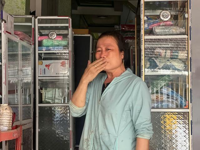 Người dân Tây Hòa (Phú Yên cũ) khóc nghẹn sau lũ dữ: 'Chúng tôi mất hết rồi'- Ảnh 4. Người dân Tây Hòa (Phú Yên cũ) khóc nghẹn sau lũ dữ: 'Chúng tôi mất hết rồi'- Ảnh 4.