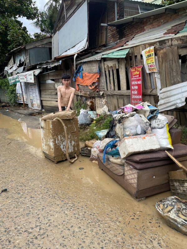 Người dân phố biển Nha Trang cần gì sau ngập lụt lịch sử?- Ảnh 5. Người dân phố biển Nha Trang cần gì sau ngập lụt lịch sử?- Ảnh 5.