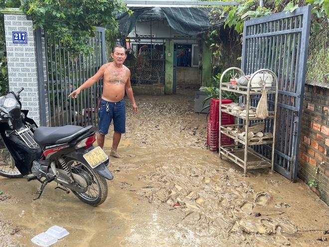 Khánh Hòa: Nhiều nơi ở Tây Nha Trang tan hoang sau ngập lụt chưa từng có- Ảnh 4. Khánh Hòa: Nhiều nơi ở Tây Nha Trang tan hoang sau ngập lụt chưa từng có- Ảnh 4.