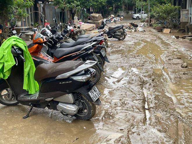 Người dân phố biển Nha Trang cần gì sau ngập lụt lịch sử?- Ảnh 1. Người dân phố biển Nha Trang cần gì sau ngập lụt lịch sử?- Ảnh 1.