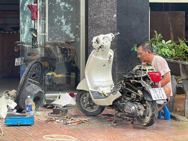 Người dân phố biển Nha Trang cần gì sau ngập lụt lịch sử?- Ảnh 4. Người dân phố biển Nha Trang cần gì sau ngập lụt lịch sử?- Ảnh 4.