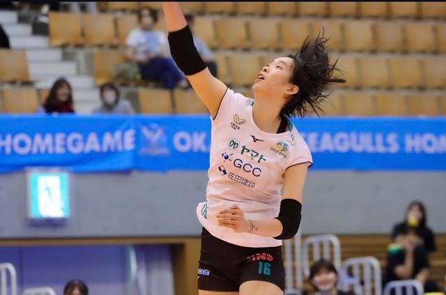 Thanh Thúy rực sáng đưa CLB Gunma Green Wings vào tốp 5 giải bóng chuyền Nhật Bản - Ảnh 1. Thanh Thúy rực sáng đưa CLB Gunma Green Wings vào tốp 5 giải bóng chuyền Nhật Bản - Ảnh 1.