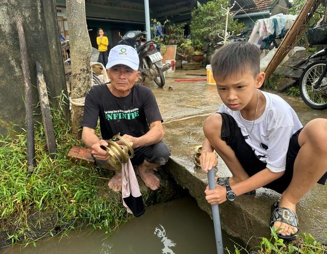 Rốn lũ Phú Yên cũ gượng dậy giữa đổ nát sau ngập lụt lịch sử- Ảnh 5. Rốn lũ Phú Yên cũ gượng dậy giữa đổ nát sau ngập lụt lịch sử- Ảnh 5.