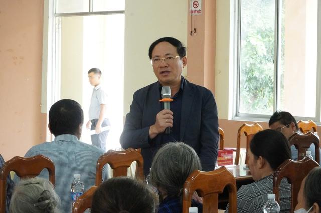 Ngập lụt miền Trung: 'Mai con đi học lại, mà không có sách vở'- Ảnh 4. Ngập lụt miền Trung: 'Mai con đi học lại, mà không có sách vở'- Ảnh 4.