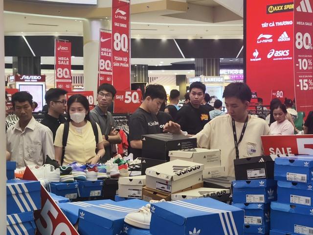 Người trẻ thất vọng với Black Friday vì lý do này... - Ảnh 1.