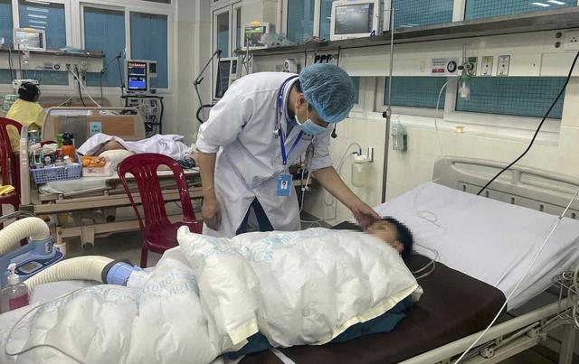Xác định danh tính người đàn ông ôm hai con nhảy cầu Trường Xuân- Ảnh 2.