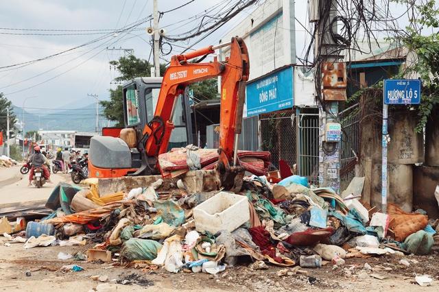 CLB Ước mơ xanh mang Hơi ấm đến bà con vùng lũ khánh hòa và Đắk Lắk - Ảnh 1. CLB Ước mơ xanh mang Hơi ấm đến bà con vùng lũ khánh hòa và Đắk Lắk - Ảnh 1.