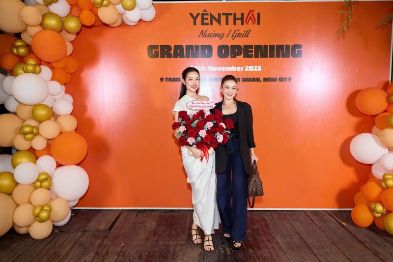 Dàn sao đến chúc mừng Diệp Bảo Ngọc lên chức- Ảnh 8. Dàn sao đến chúc mừng Diệp Bảo Ngọc lên chức- Ảnh 8.