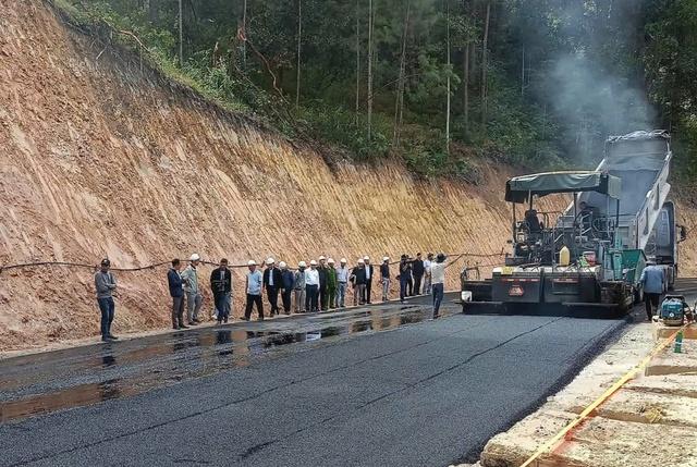 Từ 18 giờ ngày 30.11 thông tuyến đèo Mimosa sau 12 ngày bị sạt lở- Ảnh 1.