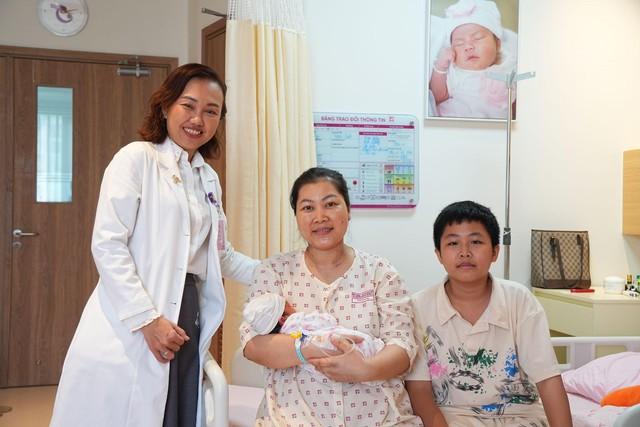 Bình thản vượt cạn tuổi 36 giữa thai kỳ nguy cơ cao nhờ bản lĩnh ê-kíp sản- Ảnh 1. Bình thản vượt cạn tuổi 36 giữa thai kỳ nguy cơ cao nhờ bản lĩnh ê-kíp sản- Ảnh 1.