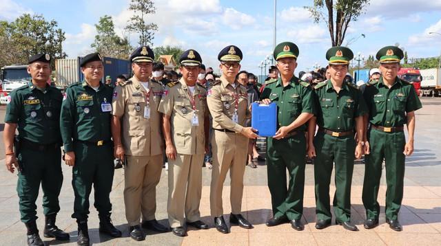 Cuộc tháo chạy Campuchia: Những nỗi đau và hy vọng trở về quê hương - Ảnh 1. Cuộc tháo chạy Campuchia: Những nỗi đau và hy vọng trở về quê hương - Ảnh 1.