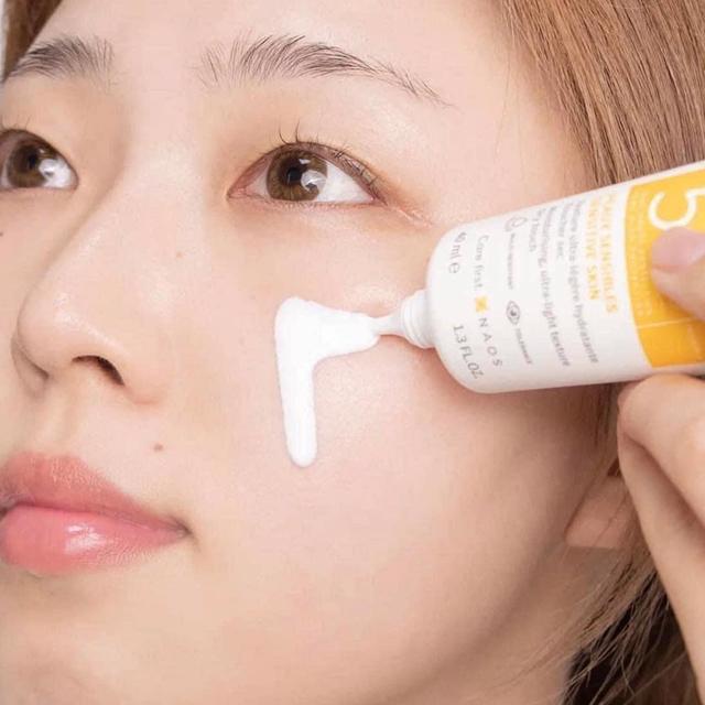 Top 10 kem chống nắng cho da nhạy cảm cỡ nào cũng khỏe đẹp, tươi trẻ - Ảnh 11.