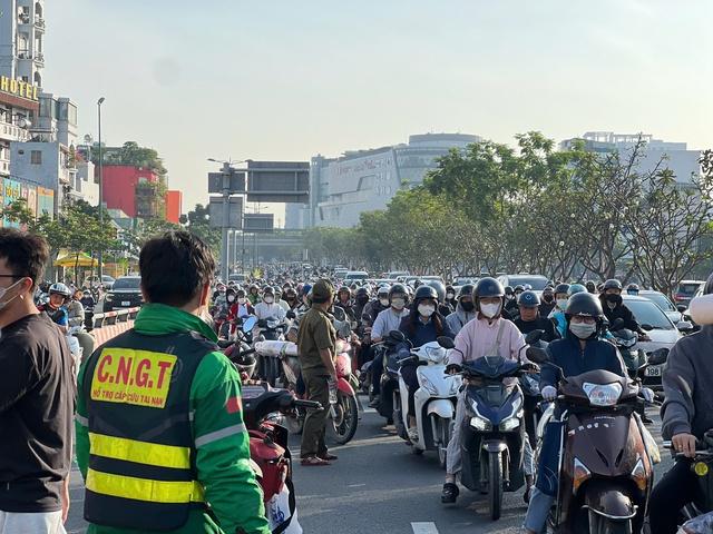TP.HCM: 'Cua rơ' 68 tuổi đột qụy tử vong trên cầu Bình Lợi - Ảnh 2.