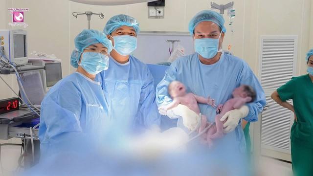 Cặp song sinh chào đời trong bọc điều tại Bệnh viện Phương Nam - Ảnh 2.