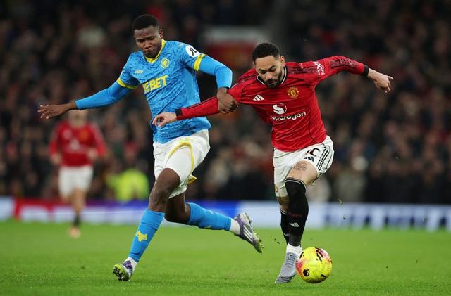 M.U hòa đội chót bảng vì HLV Amorim dùng 'bài dị', Arsenal 'nghiền nát' Aston Villa- Ảnh 2. M.U hòa đội chót bảng vì HLV Amorim dùng 'bài dị', Arsenal 'nghiền nát' Aston Villa- Ảnh 2.