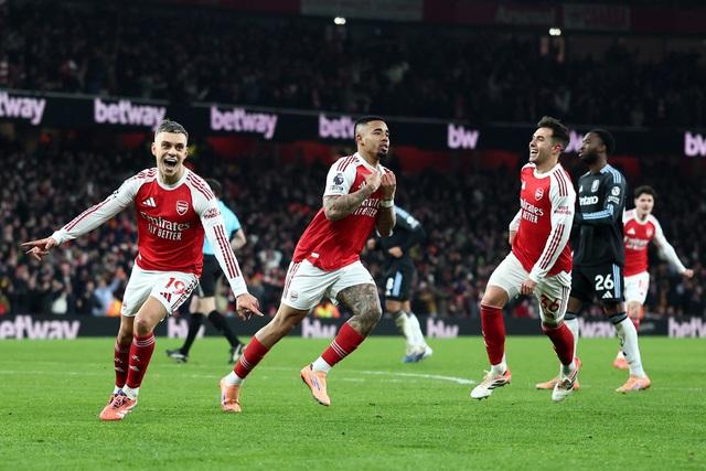 M.U hòa đội chót bảng vì HLV Amorim dùng 'bài dị', Arsenal 'nghiền nát' Aston Villa- Ảnh 3. M.U hòa đội chót bảng vì HLV Amorim dùng 'bài dị', Arsenal 'nghiền nát' Aston Villa- Ảnh 3.