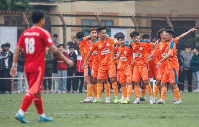 Đua tranh nghẹt thở khu vực phía bắc- Ảnh 1. Đua tranh nghẹt thở khu vực phía bắc- Ảnh 1.