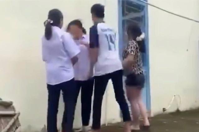 Đà Nẵng: Nữ sinh lớp 8 bị bạn đánh hội đồng, công an vào cuộc điều tra - Ảnh 1. Đà Nẵng: Nữ sinh lớp 8 bị bạn đánh hội đồng, công an vào cuộc điều tra - Ảnh 1.