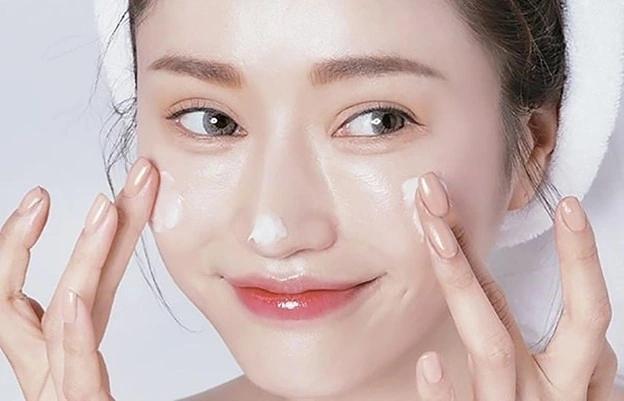 Tuyệt chiêu mới giúp da ẩm mịn, căng bóng ngay trong mùa lạnh hanh khô- Ảnh 3. Tuyệt chiêu mới giúp da ẩm mịn, căng bóng ngay trong mùa lạnh hanh khô- Ảnh 3.
