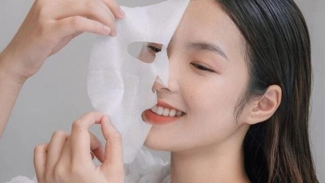 Tuyệt chiêu mới giúp da ẩm mịn, căng bóng ngay trong mùa lạnh hanh khô- Ảnh 4. Tuyệt chiêu mới giúp da ẩm mịn, căng bóng ngay trong mùa lạnh hanh khô- Ảnh 4.