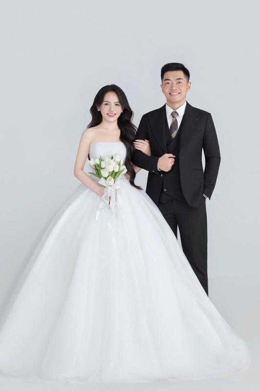 Mời cưới online cô dâu ở Hà Nội đón 10 mâm khách lạ đến chung vui - Ảnh 3. Mời cưới online cô dâu ở Hà Nội đón 10 mâm khách lạ đến chung vui - Ảnh 3.