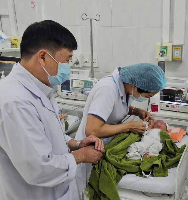 Bé gái sơ sinh bị vùi trong vườn cao su sắp có gia đình mới - Ảnh 1.