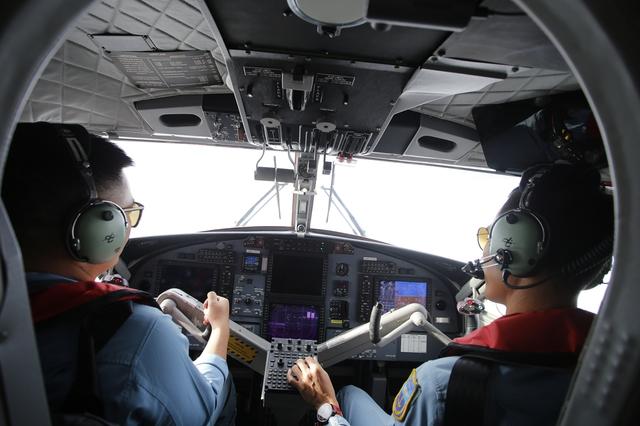 Thủy phi cơ DHC-6 tuần tra kiểm soát chống khai thác IUU trên vùng biển phía nam- Ảnh 2. Thủy phi cơ DHC-6 tuần tra kiểm soát chống khai thác IUU trên vùng biển phía nam- Ảnh 2.