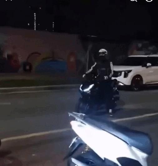 Truy xét nhóm thanh niên dùng hung khí tấn công người đi đường gần cầu Ba Son - Ảnh 1.