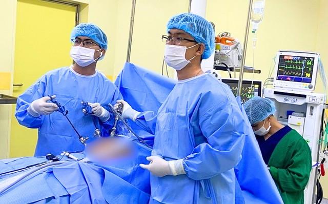 Người đàn ông 51 tuổi suýt gặp biến chứng nguy hiểm vì khối phồng vùng bẹn- Ảnh 3. Người đàn ông 51 tuổi suýt gặp biến chứng nguy hiểm vì khối phồng vùng bẹn- Ảnh 3.