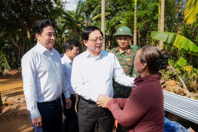 Phó thủ tướng Hồ Quốc Dũng chúc mừng giáng sinh đồng bào công giáo tại Huế - Ảnh 2.