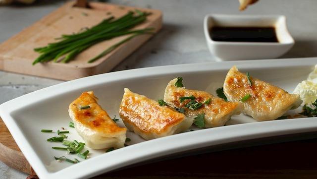 Không phải phở, đây là món Việt trong top 10 món ăn đường phố ngon nhất thế giới - Ảnh 2.
