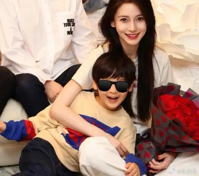 Angelababy ghi điểm với hình ảnh tận tụy dành cho con - Ảnh 3.