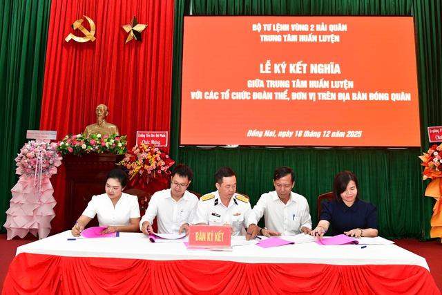 Thắt chặt tình quân dân trong hoạt động kết nghĩa của Vùng 2 Hải quân- Ảnh 1. Thắt chặt tình quân dân trong hoạt động kết nghĩa của Vùng 2 Hải quân- Ảnh 1.