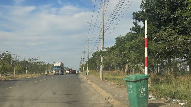 Tháo dỡ biển báo 20 km/giờ ở Đồng Nai sau phản ánh của Báo Thanh Niên- Ảnh 1. Tháo dỡ biển báo 20 km/giờ ở Đồng Nai sau phản ánh của Báo Thanh Niên- Ảnh 1.