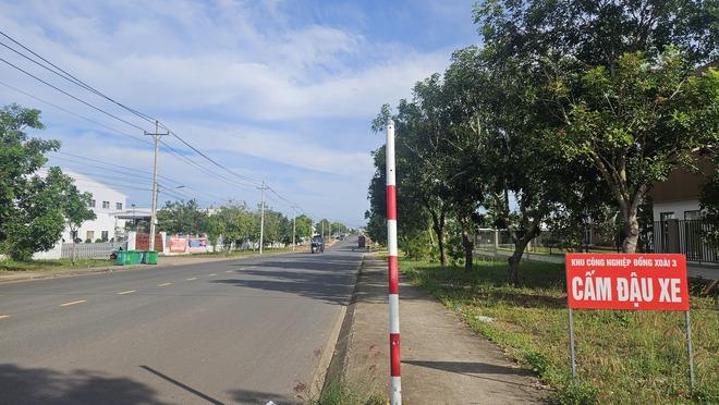 Tháo dỡ biển báo 20 km/giờ ở Đồng Nai sau phản ánh của Báo Thanh Niên- Ảnh 3. Tháo dỡ biển báo 20 km/giờ ở Đồng Nai sau phản ánh của Báo Thanh Niên- Ảnh 3.