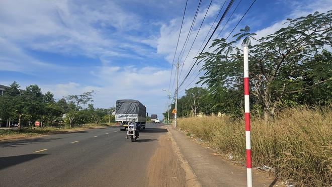 Tháo dỡ biển báo 20 km/giờ ở Đồng Nai sau phản ánh của Báo Thanh Niên- Ảnh 2. Tháo dỡ biển báo 20 km/giờ ở Đồng Nai sau phản ánh của Báo Thanh Niên- Ảnh 2.