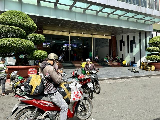 Hộ kinh doanh có được khấu trừ các chi phí bốc vác, thuê chở hàng...? - Ảnh 1.