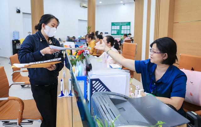 Bộ Nội vụ đề xuất tăng lương cơ sở năm 2026 - Ảnh 1.
