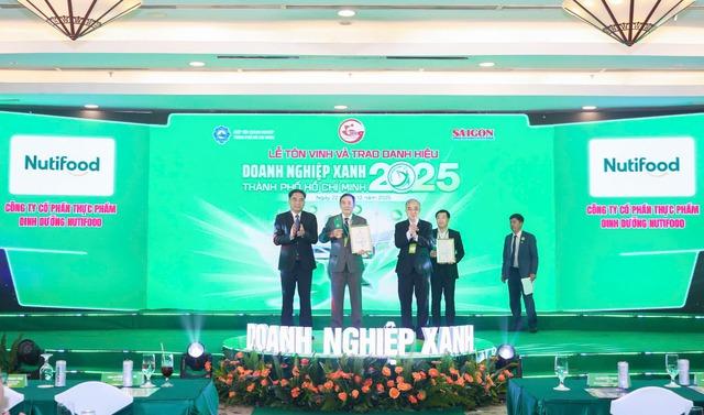 Nutifood nhận danh hiệu doanh nghiệp xanh TP.HCM 2025 - Ảnh 1.